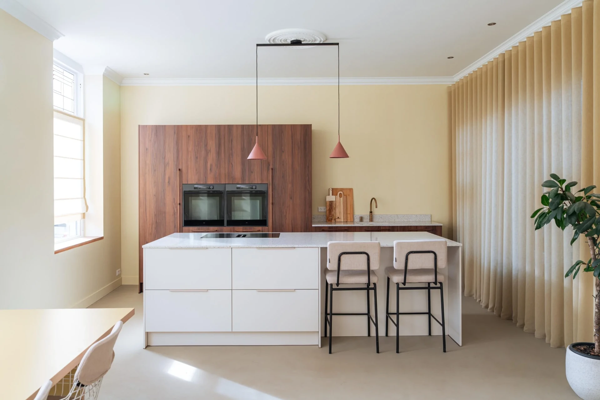 Luxe maatwerk keuken in walnoot